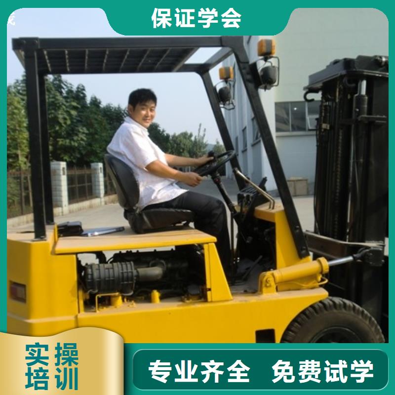 【叉车培训课程】_保定虎振技工学校实操教学指导就业