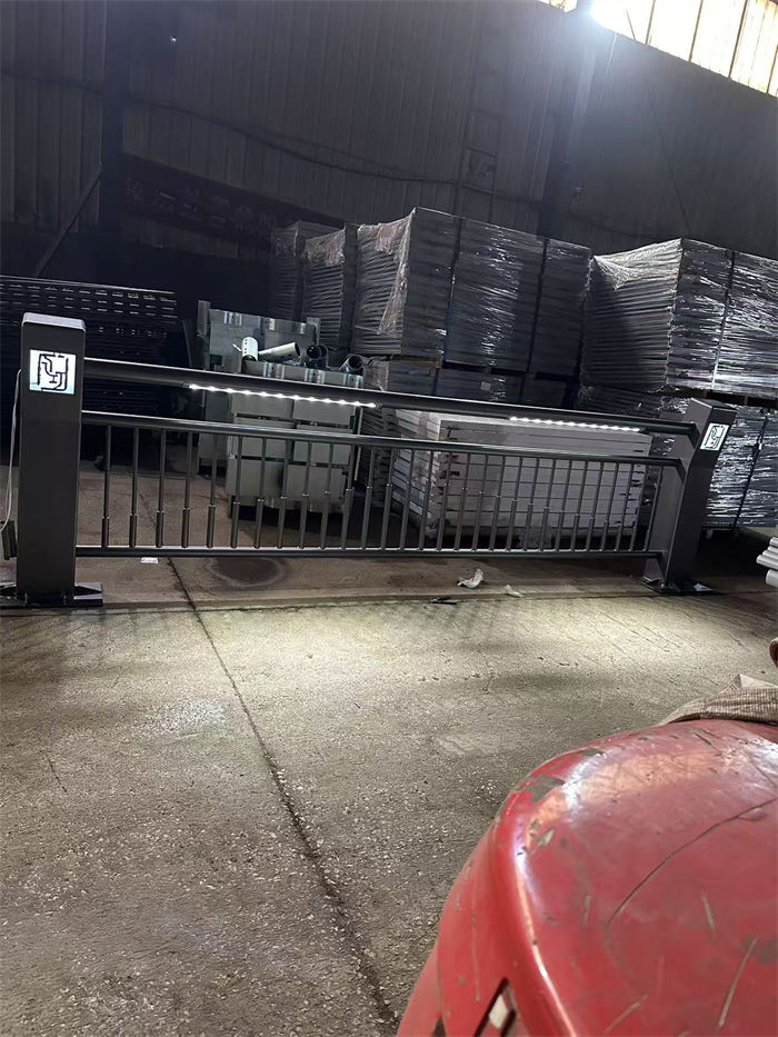 不锈钢复合管护栏【镀锌喷塑防撞栏】产品细节