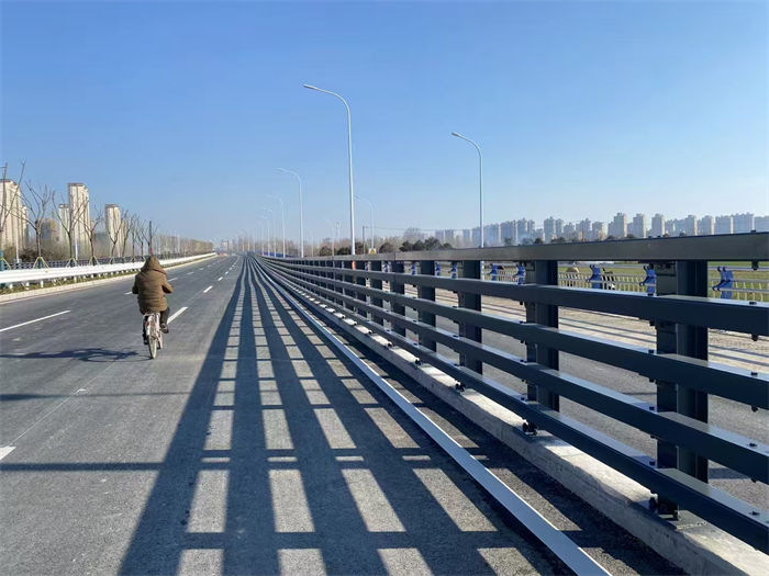 道路护栏正规厂家
