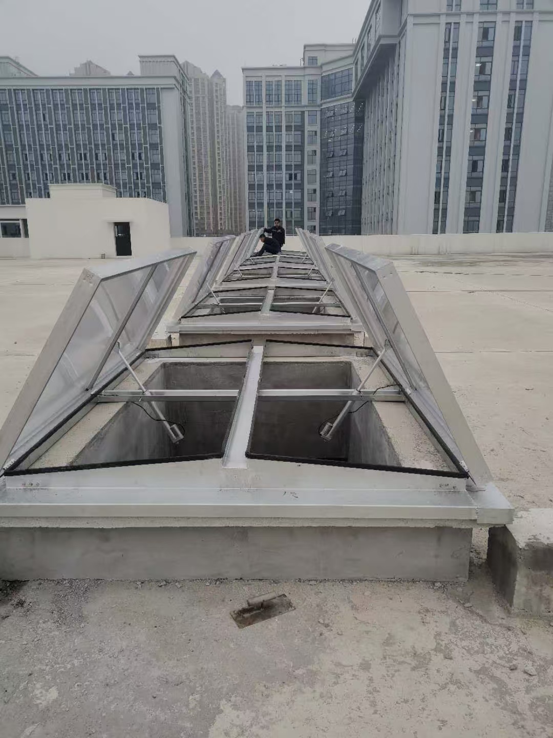 ​定制启闭式通风天窗的批发商当地品牌