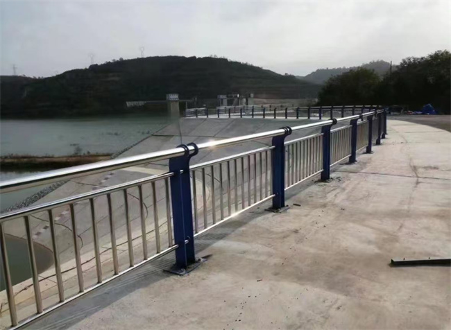 不锈钢复合管护栏质量保障各种护栏