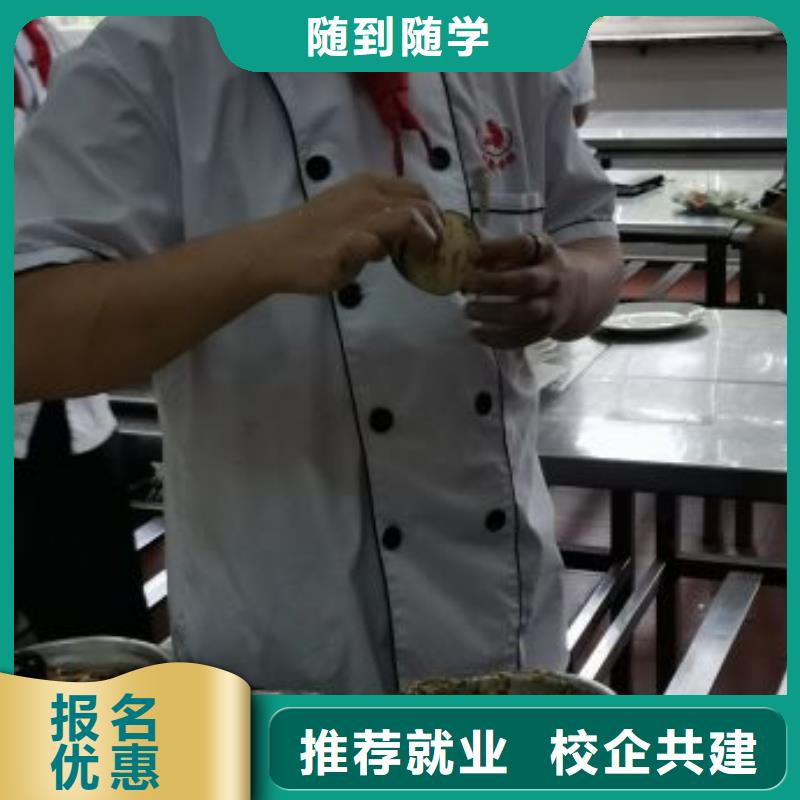 厨师学校哪个学校能学开挖掘机铲车叉车指导就业实操教学