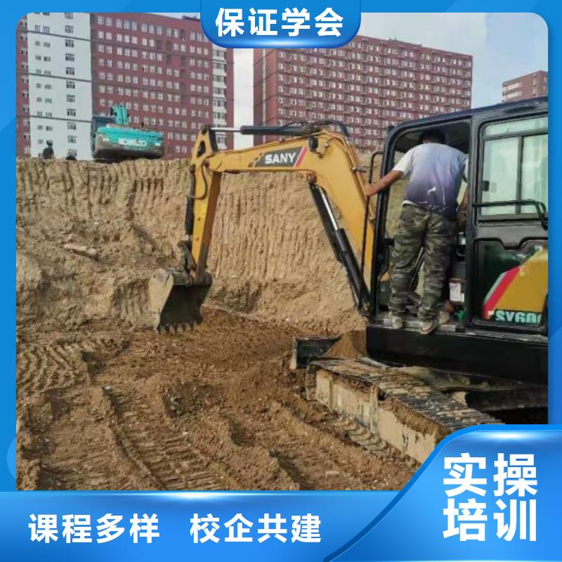 挖掘机技校学厨师烹饪学费多少钱老师专业本地厂家