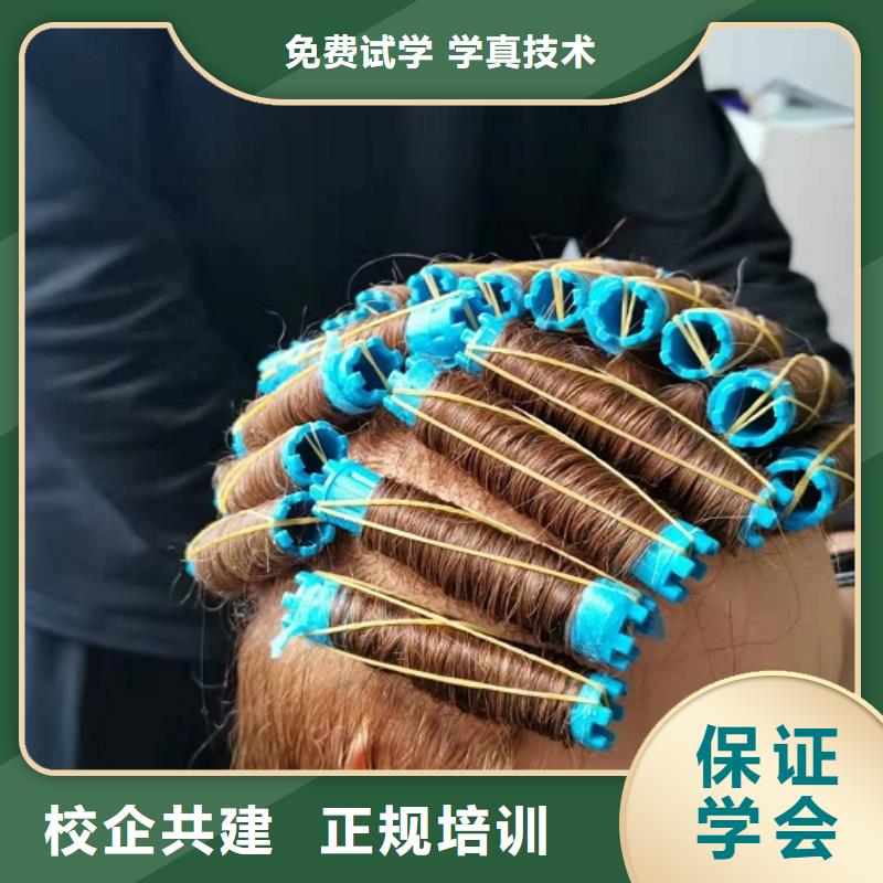 美发培训学校,虎振挖掘机学校校企共建就业前景好