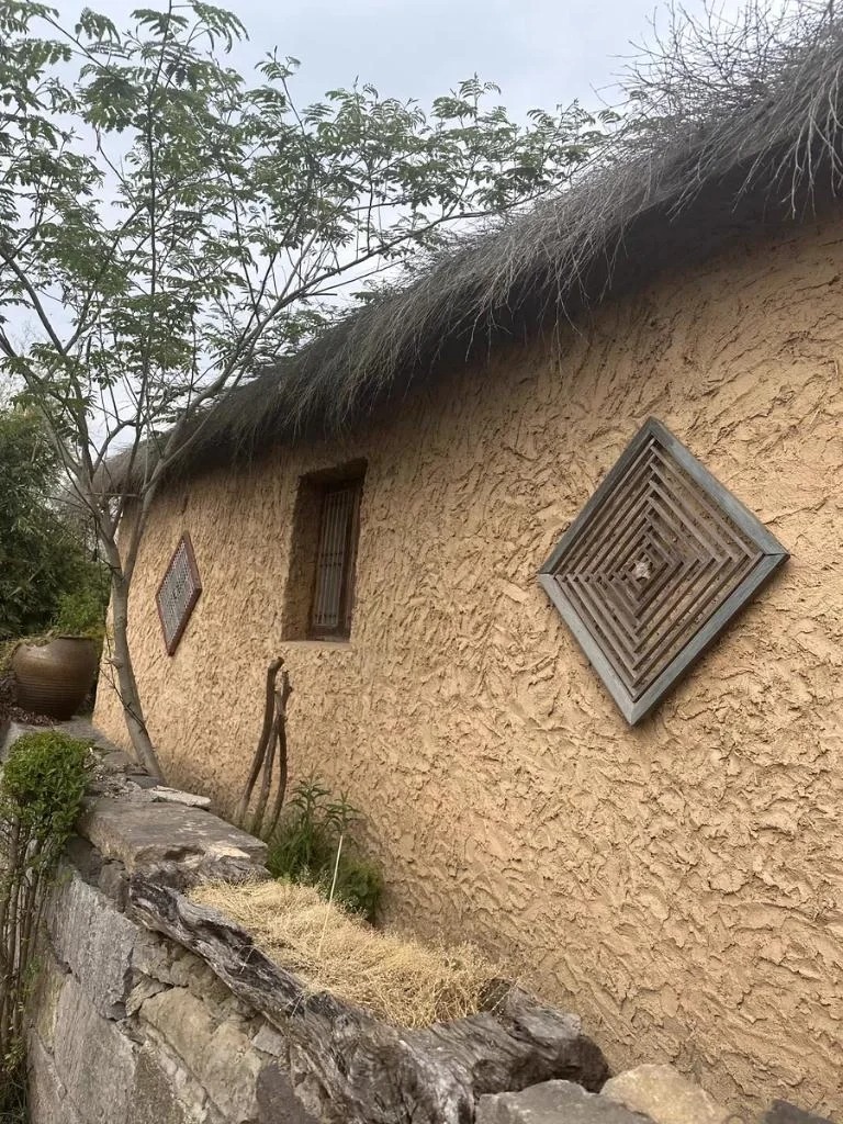 仿夯土稻草泥生产厂家，批发价，可施工