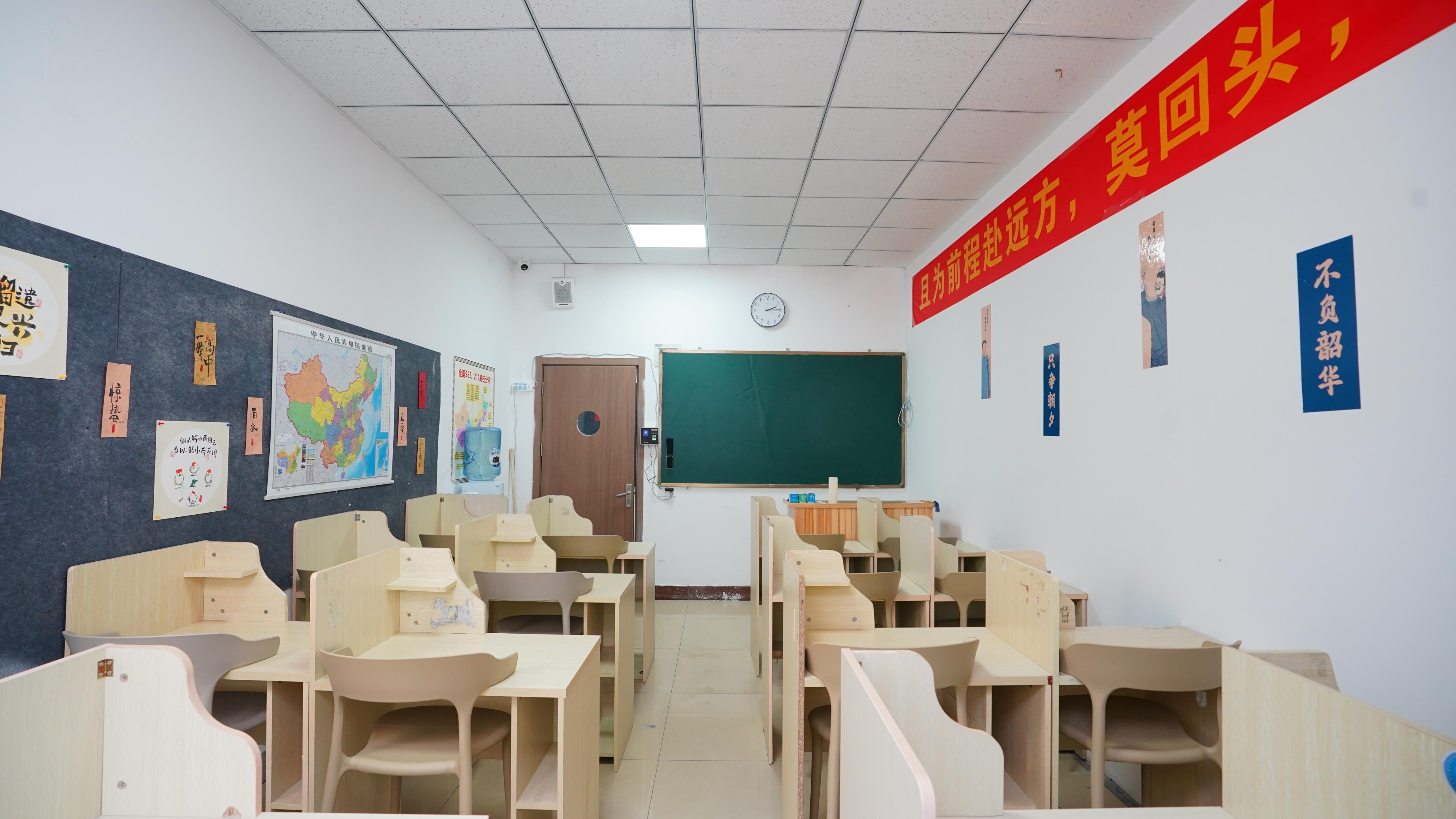 高中暑假班高三封闭式复读学校理论+实操高薪就业